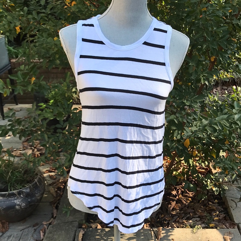 Cha Sor Black/White Sleeveless Top